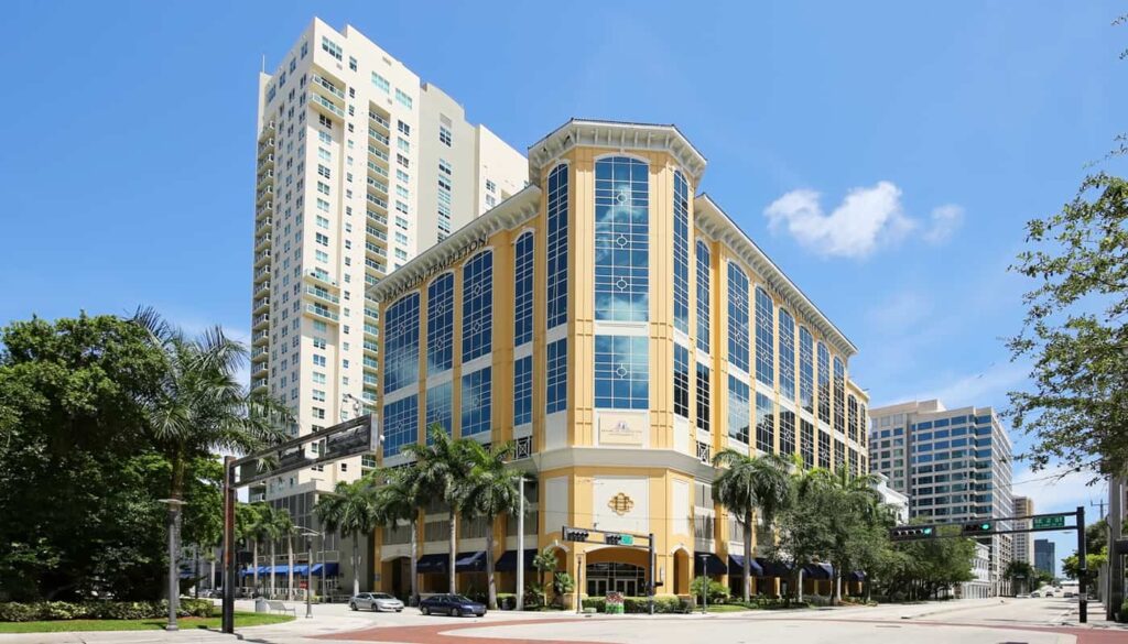 cxperts COO, Eddie Vaca, who spoke on Day 2 (Zone 3 portion of April 24th ) zeroed in on this concern together with Carolyn Borden, Senior Global Director of Learning Development and Quality (cxperts), Cary Danner, AVP (UHealth Connect, University of Miami Health System, Sean Minter, Chief Executive Officer and Founder (AmplifAI), and Scott Welch, Director of Contact Centers, (Lumen).